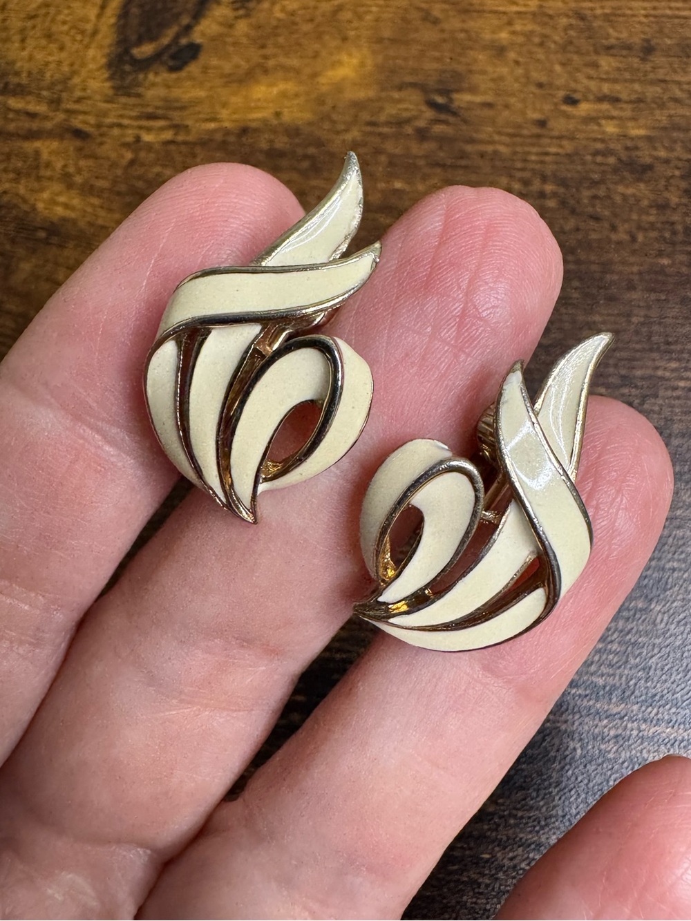 Vintage Cream Enamel Gold Tone Wave Swirl Clip-On Earrings